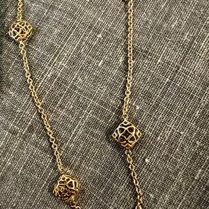 Kendra Scott necklace